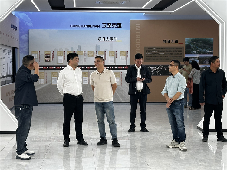 集團(tuán)領(lǐng)導(dǎo)蒞臨沙南項(xiàng)目指導(dǎo)工作 為項(xiàng)目即將通車保駕護(hù)航